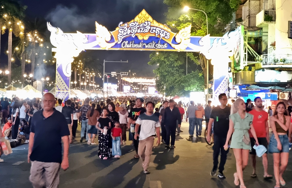 Chaktomuk walking market Phnom Penh