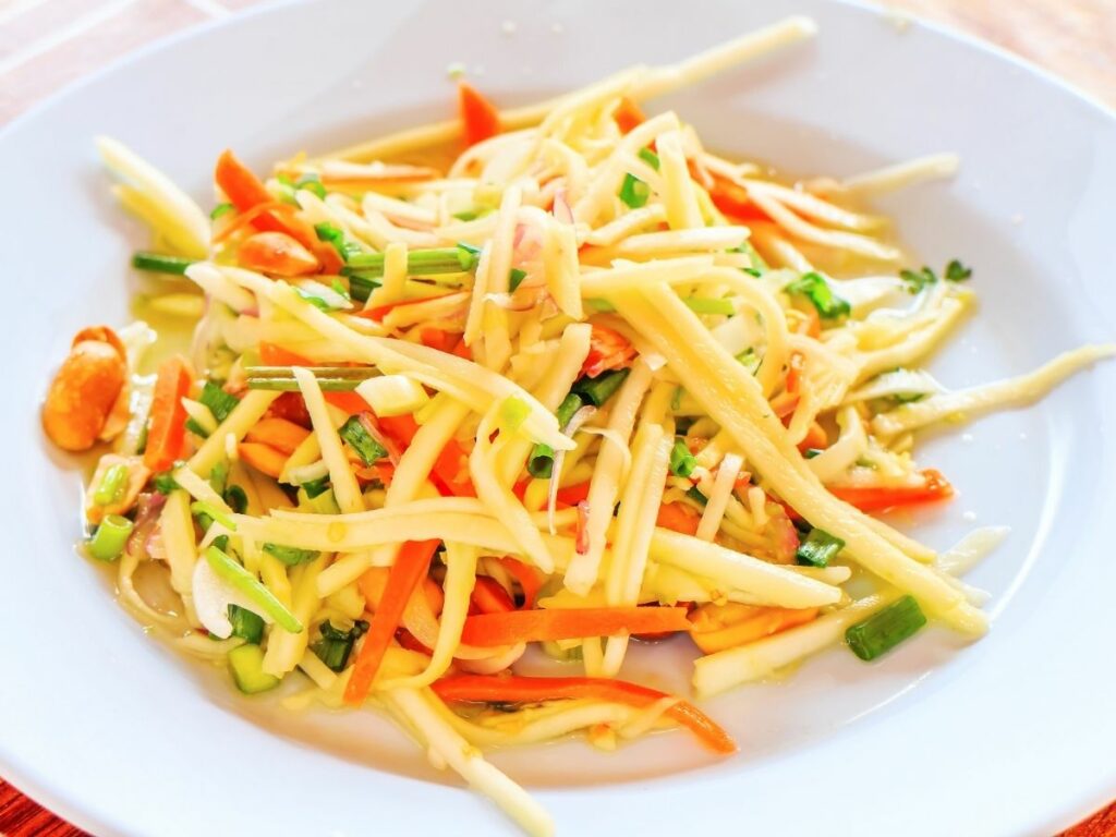 Chruok svay green mango salad