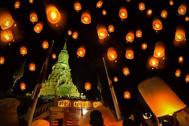 cambodia traditional festival Vesak Bochea